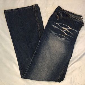 Low-rise flare jean